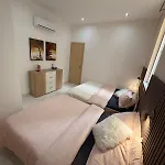 Paceville For Groups! Apartament
