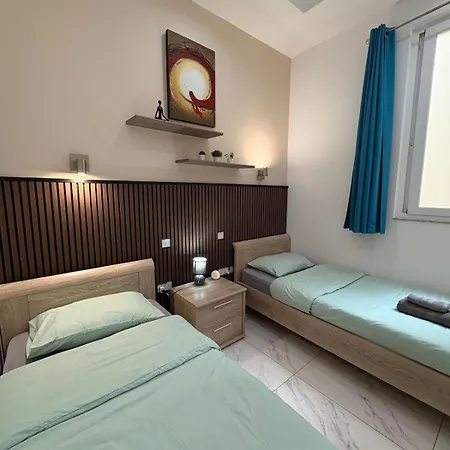 Paceville For Groups! Apartment